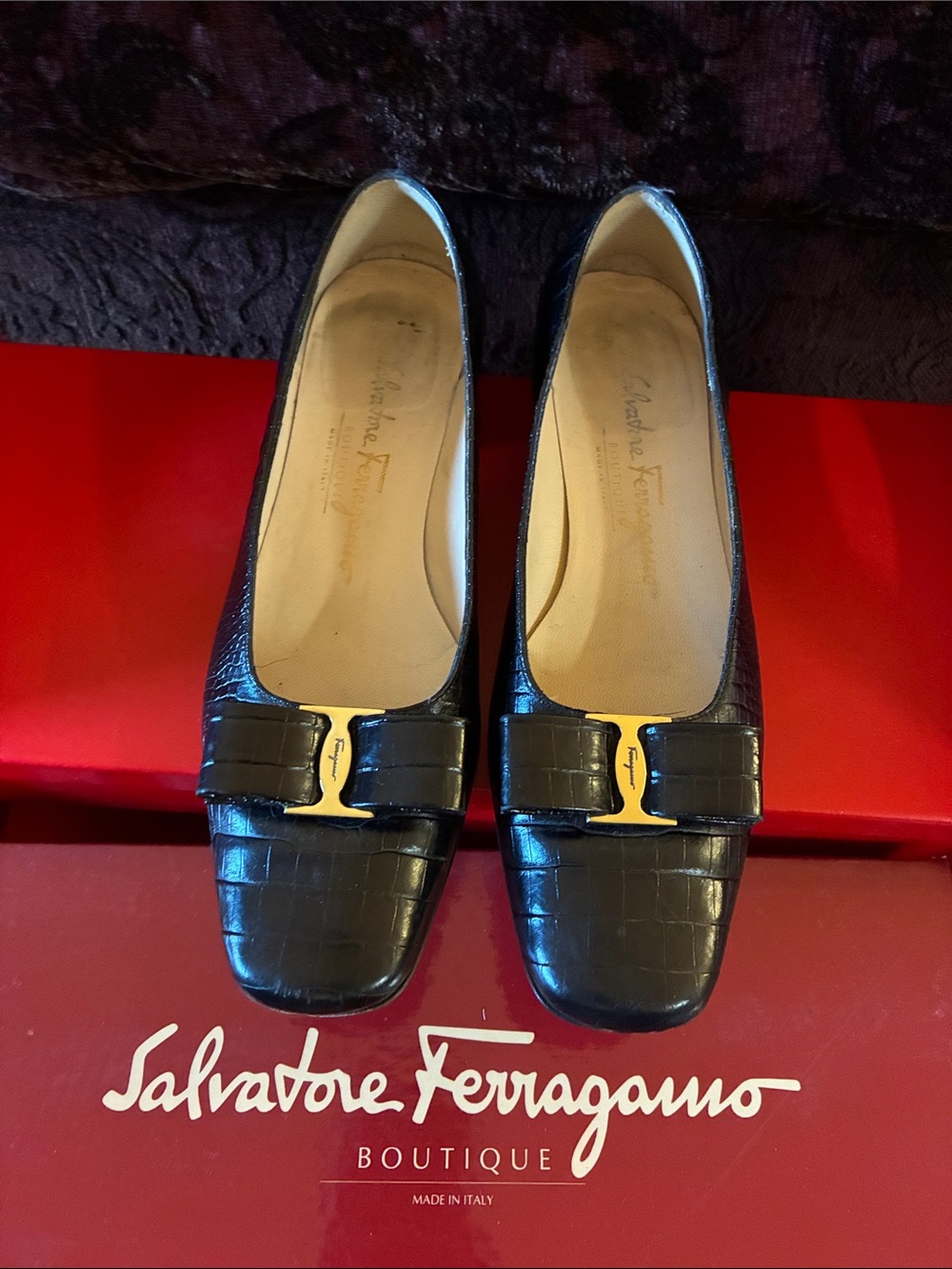 Salvatore Ferragamo Black Croc-Embossed Vara Bow Flat w/Gold Hardware Size 6 1/2